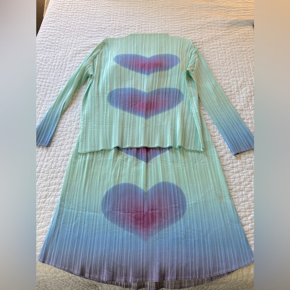 Pleated set - Picture 1 of 3